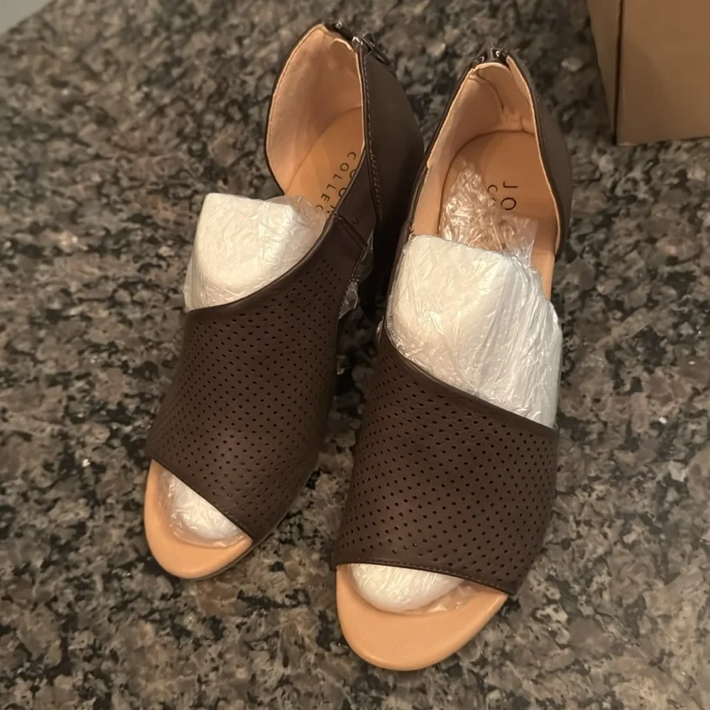 Journee Collection Aretha Brown peep toe wedge NIB 6